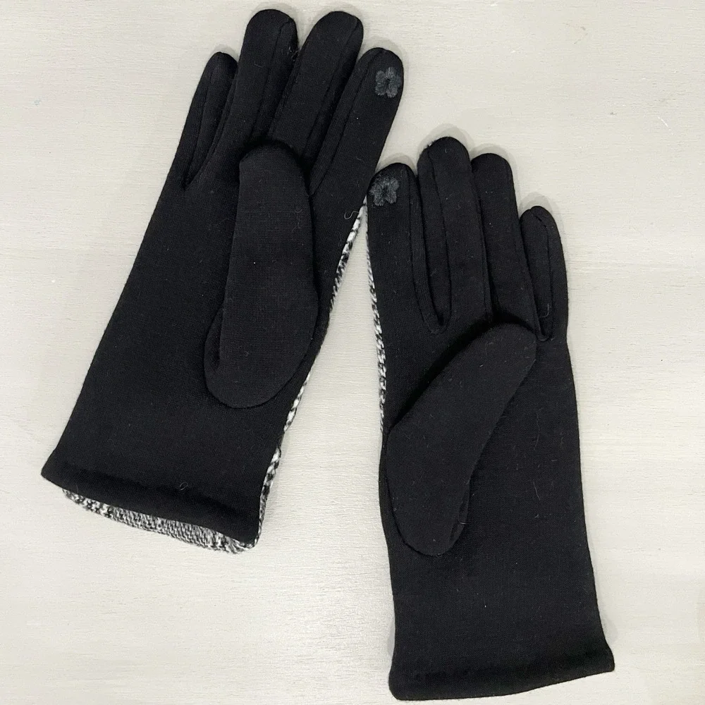 Vintage Inspired Houndstooth Gloves